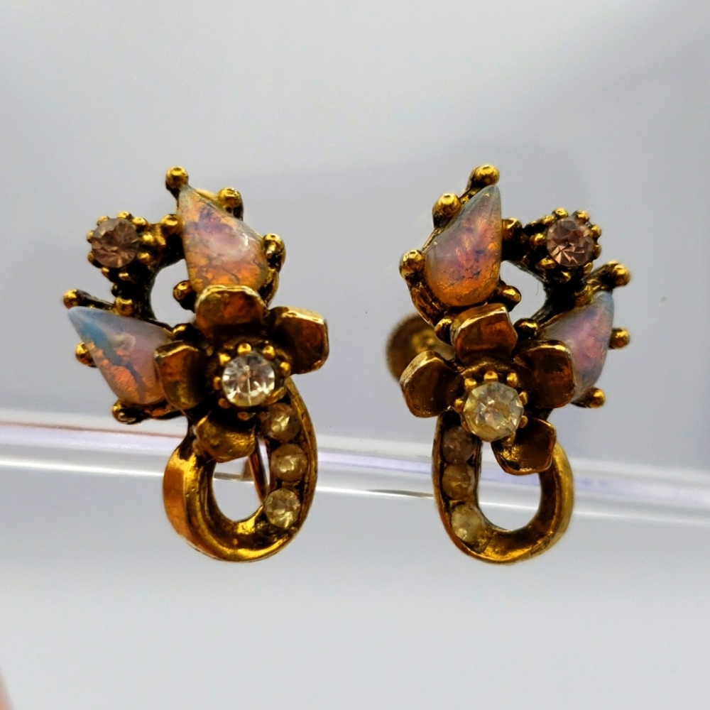 Vintage Floral Screw-back Earrings